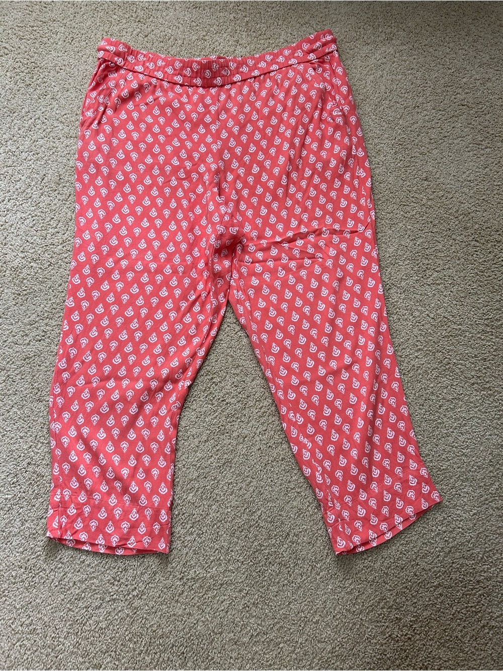 Liz Claiborne Coral Patterned Pull-On Capri Pants in XL